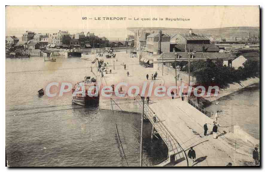 CPA Le Treport le quai de la republique 