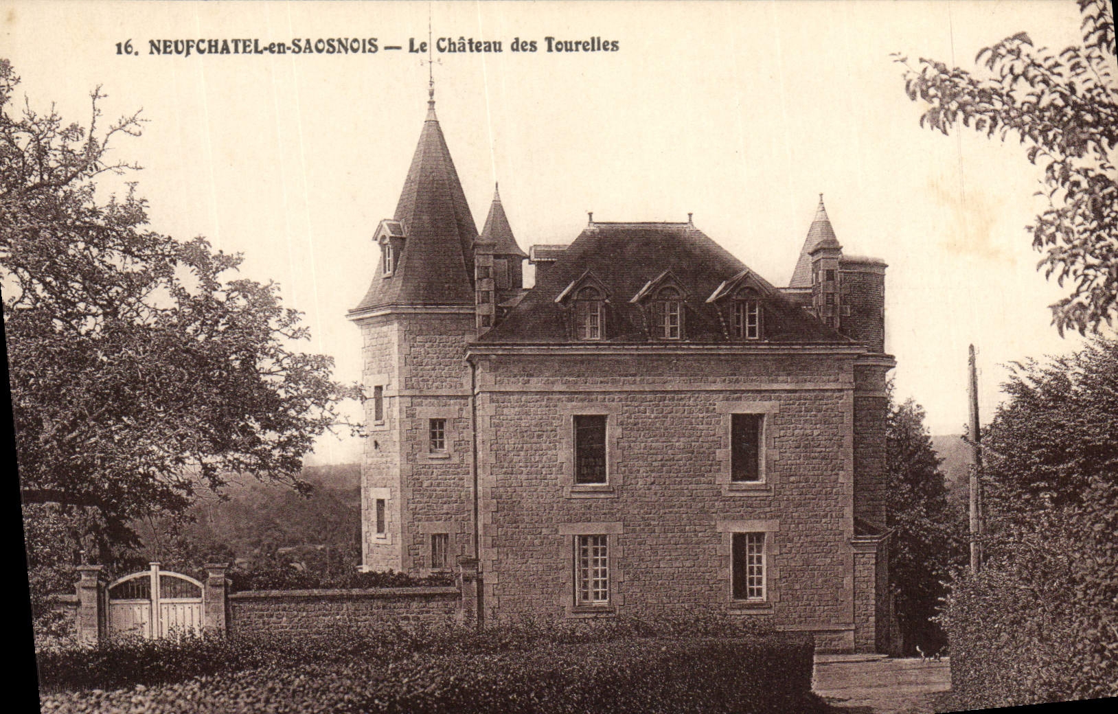 CPA Neufchatel en Saosnois le chateau des Tourelles 