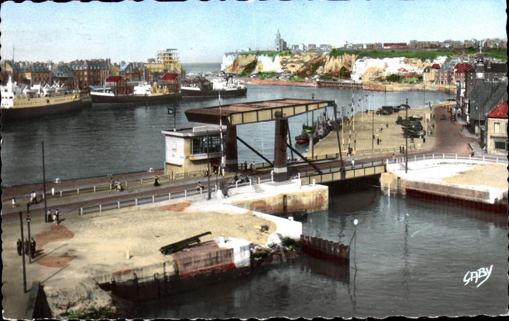 CPA Dieppe Seine Mme le port et le nouveau pont 