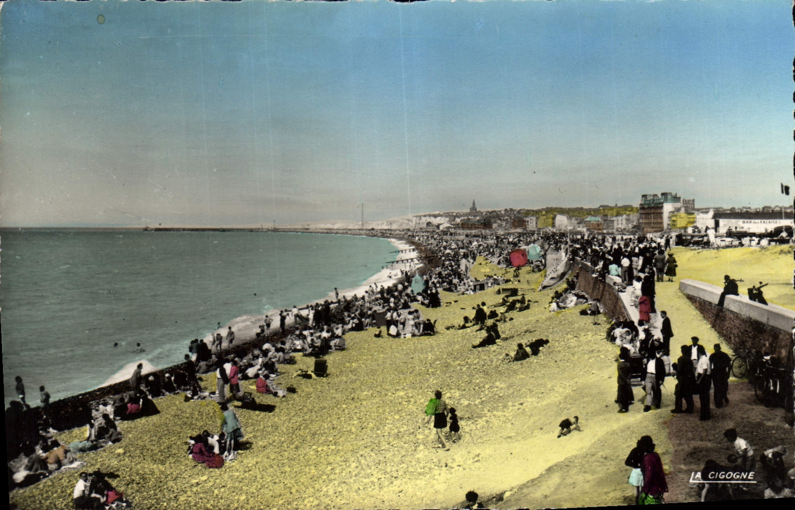 Dieppe — Vue générale de la plage et de la digue — La Cigogne