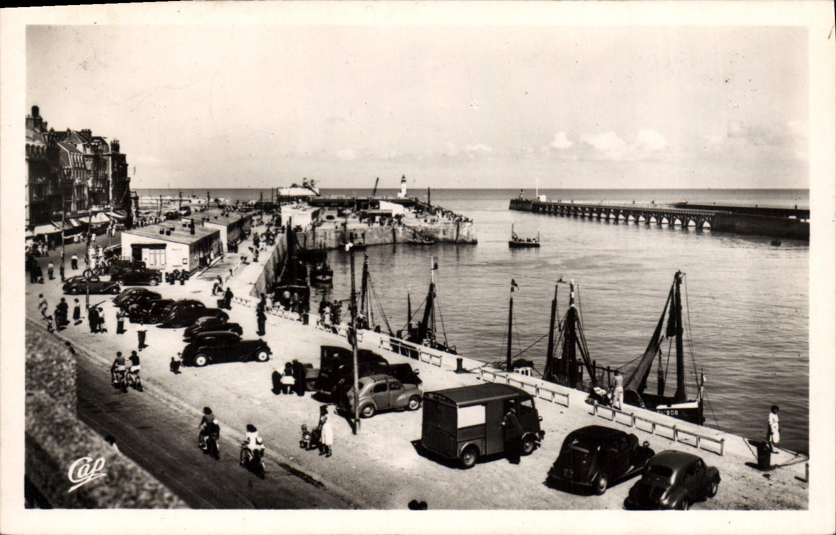 CPA le Treport entree du port 