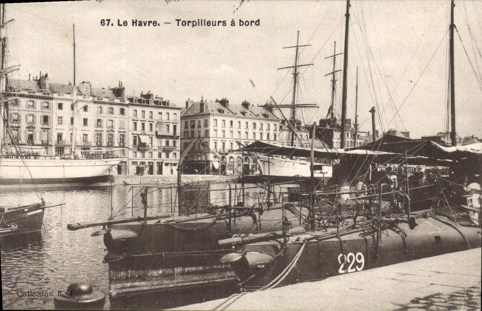 CPA Le Havre Tropilleurs a bord 