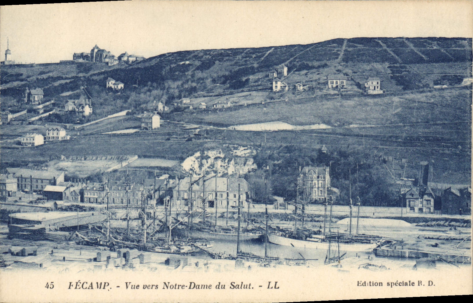 CPA Fecamp vue vers Notre Dame du Salut 