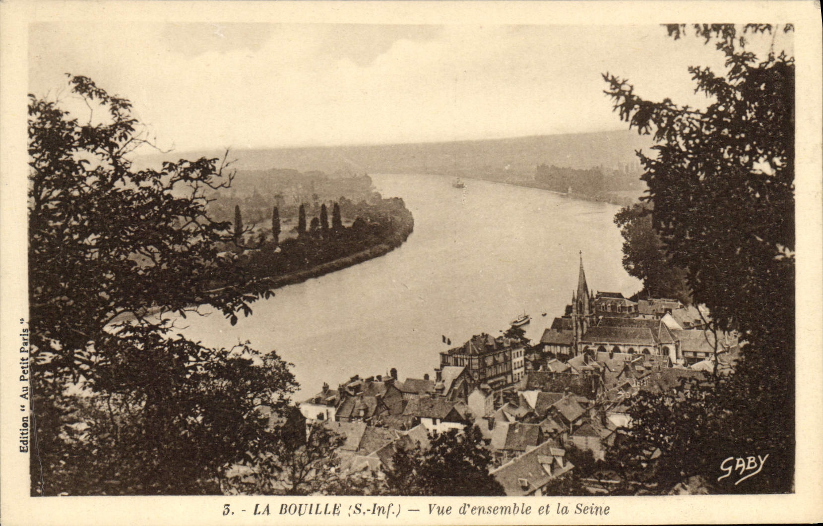 CPA La Bouille S Inf Vue d'ensemble et la Seine 