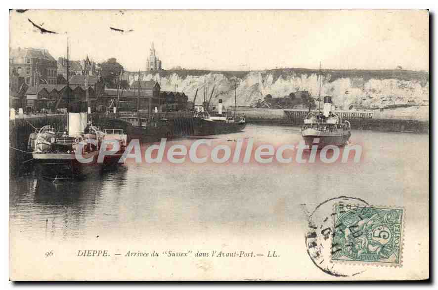 CPA Dieppe Arrivee du Sussex dans l'Avant Port 
