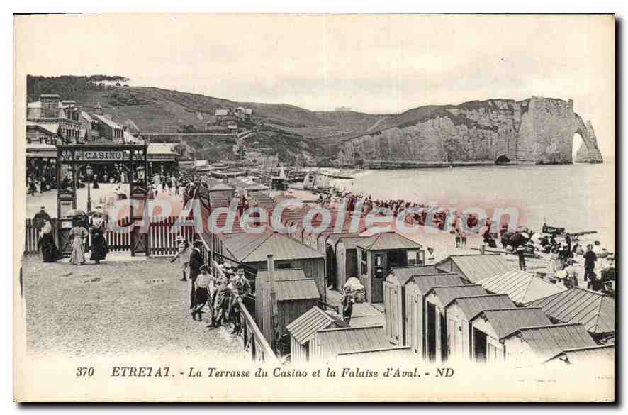 CPA Etretat La Terrasse du Casino et la Falaise d'Aval 