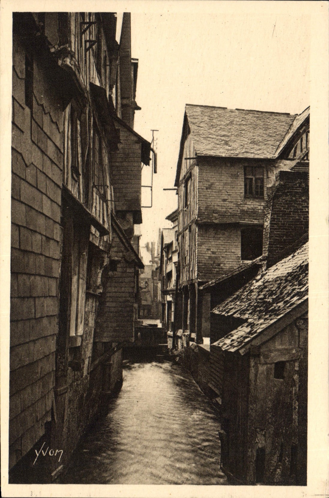 Caudebec-en-Caux — Vieilles Maisons Rue de la Boucherie — Yvon, n°10