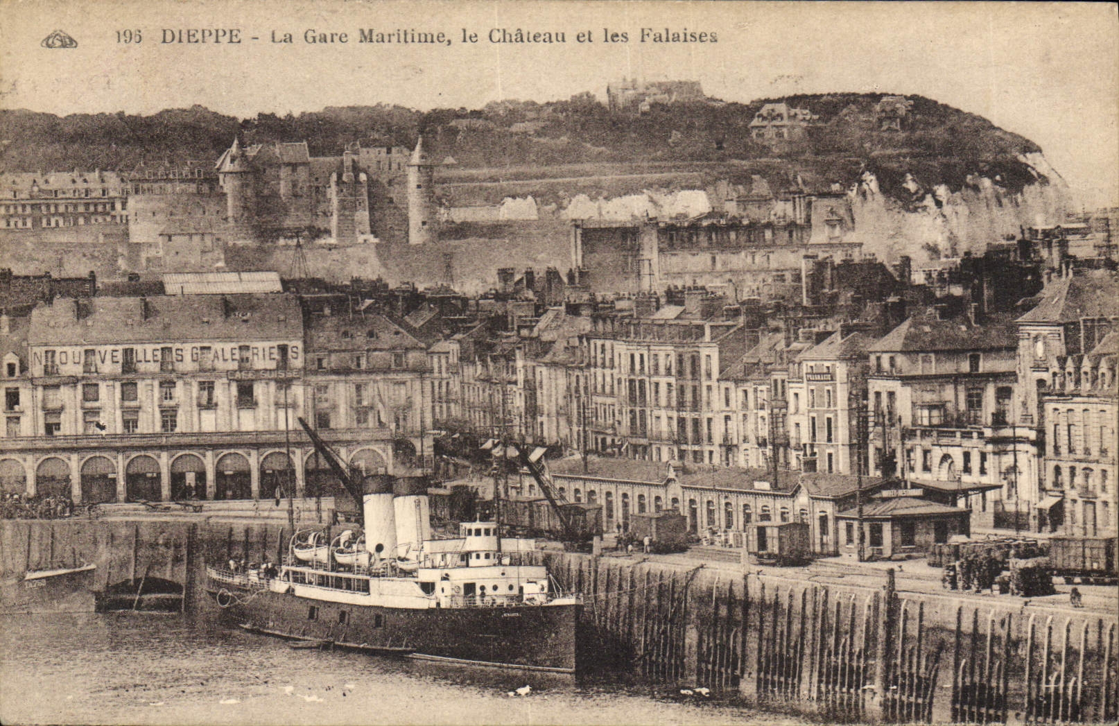 Dieppe - La Gare Maritime, le Château et les Falaises — Éditeur : Nouveaux Éditeurs de Dieppe, n° 195