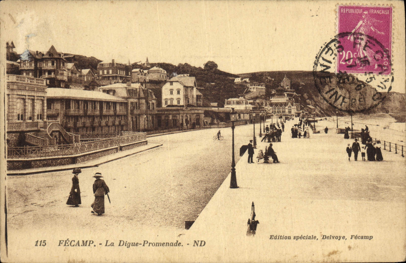 CPA Fecamp La Digue Promenade 