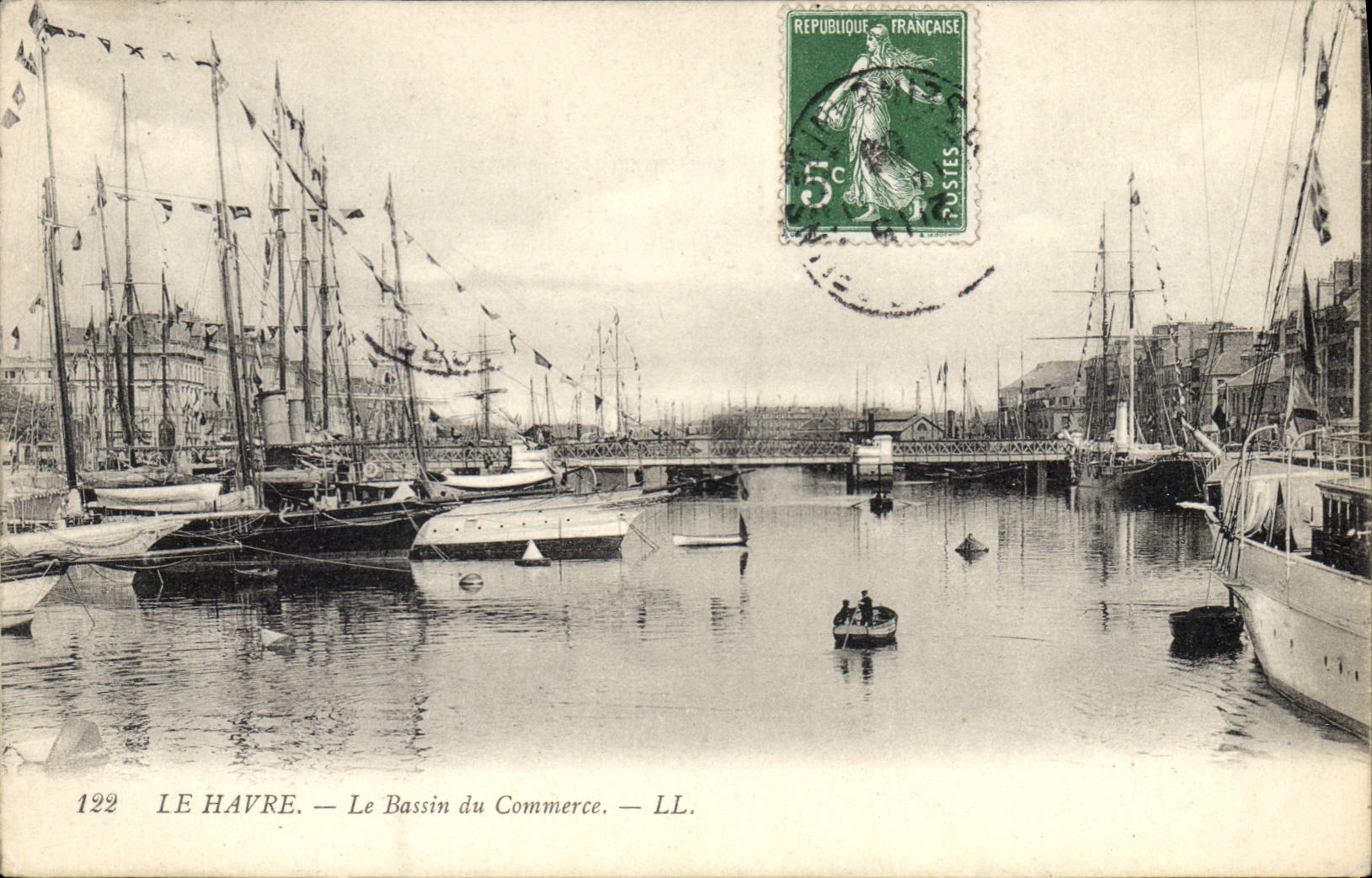 CPA Le Havre Le Bassin du Commerce 