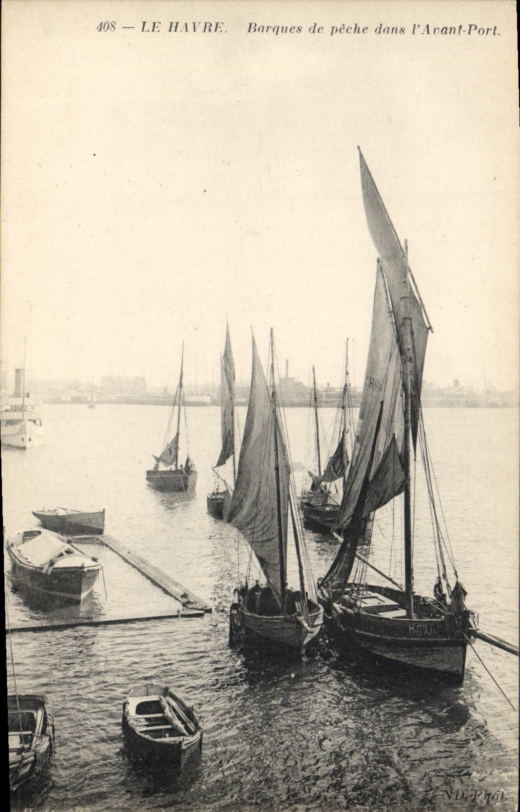 Le Havre — Barques de pêche dans l'Avant-Port — ND-Phot, n° 408