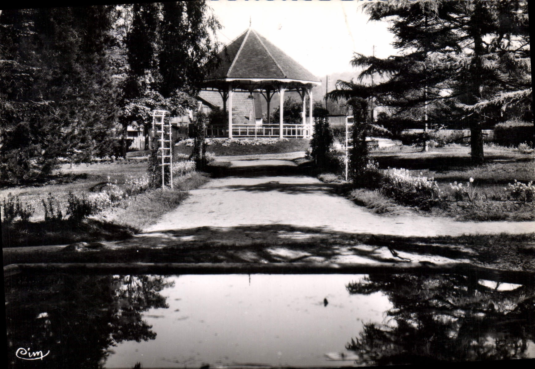 CPSM Le Trait Seine Maritime Le Jardin public 
