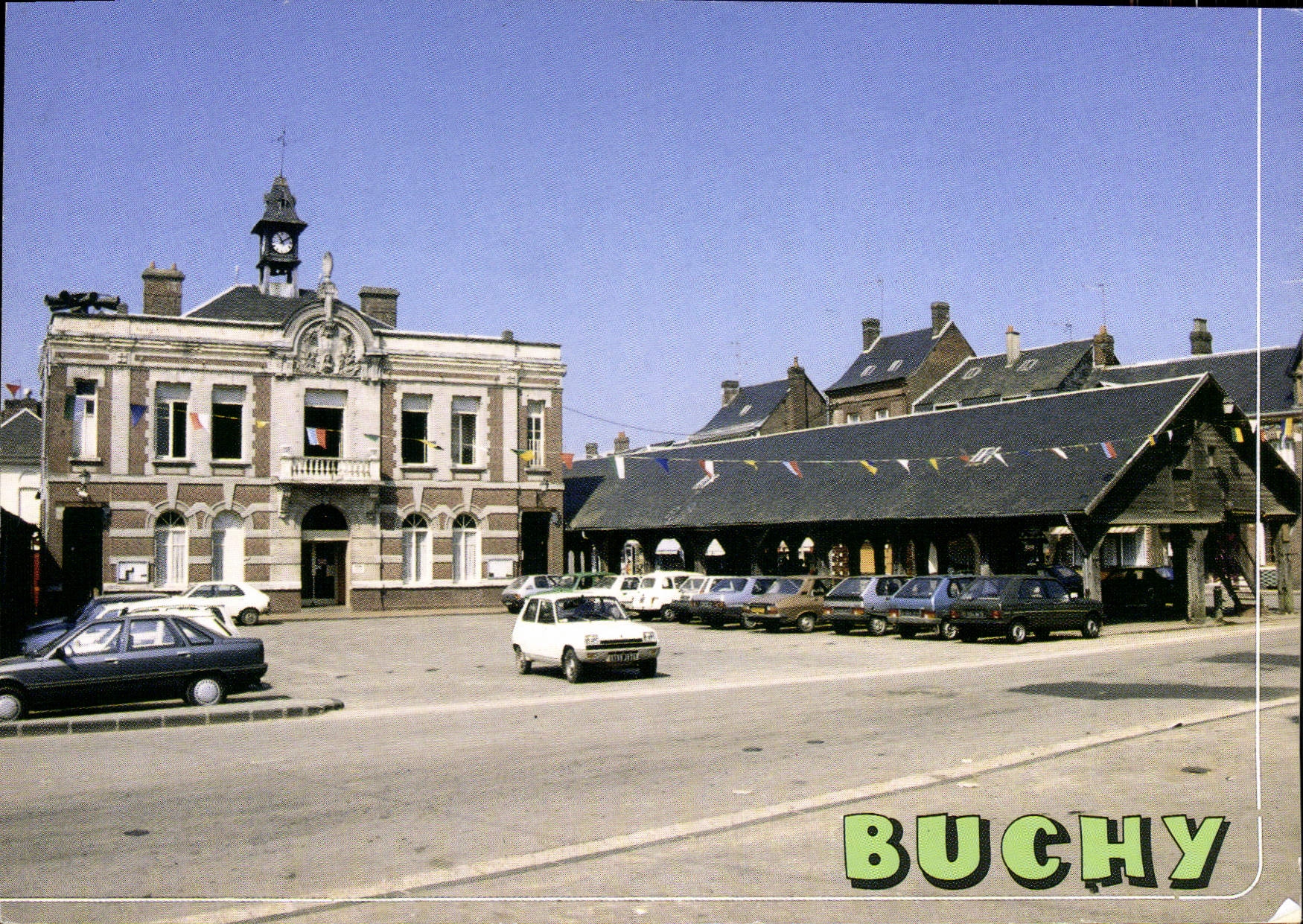 CPSM Buchy Seine Maritime l'Hotel de Ville et les Halles 