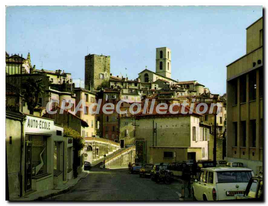 Grasse — La Vieille Ville dominée par la Cathédrale — Grasse, France