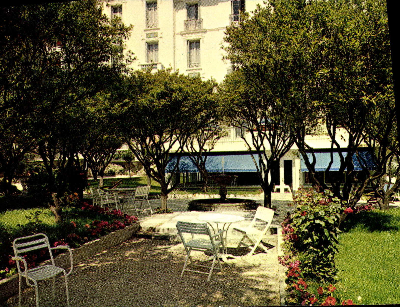 Jardin d'hôtel à Beaulieu-sur-Mer — Éditions AZUR PHOTO — n° 80790