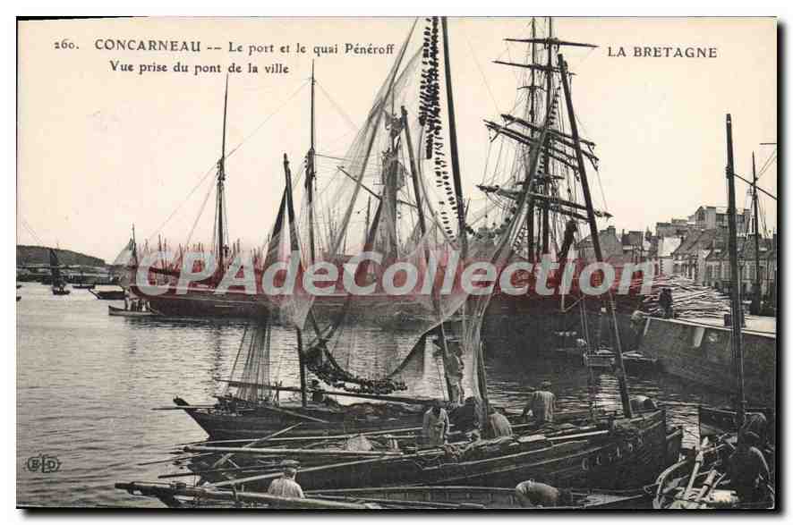 CPA La Bretagne Concarneau Le Port et le Quai Peneroff Vue prise du Pont de la Ville 