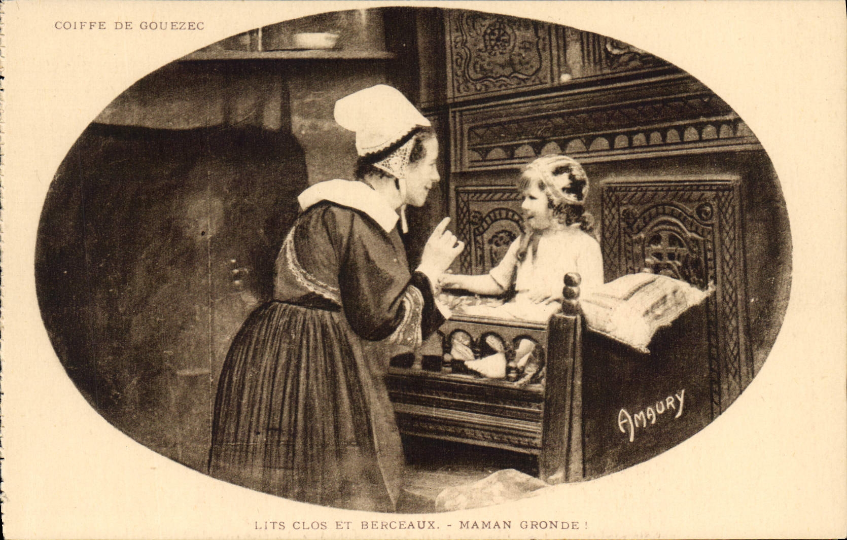 CPA Lits Clos et Berceaux Maman Gronde coiffe de Gouezec