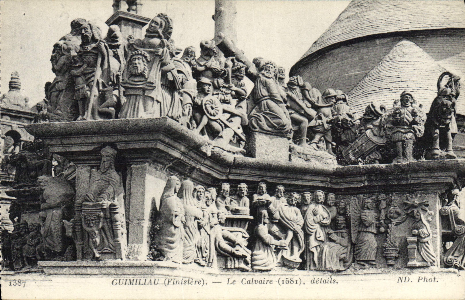 Guimiliau (Finistère) — Le Calvaire (1581), détails — ND. Phot.