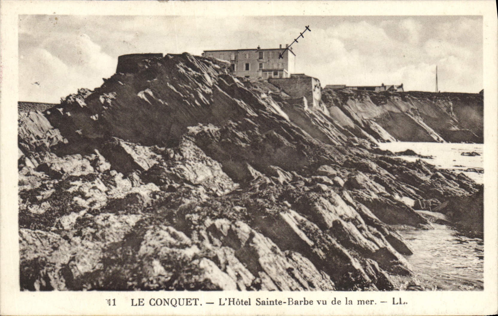 CPA Le Conquet L'Hotel Ste Barbe vu de la mer 
