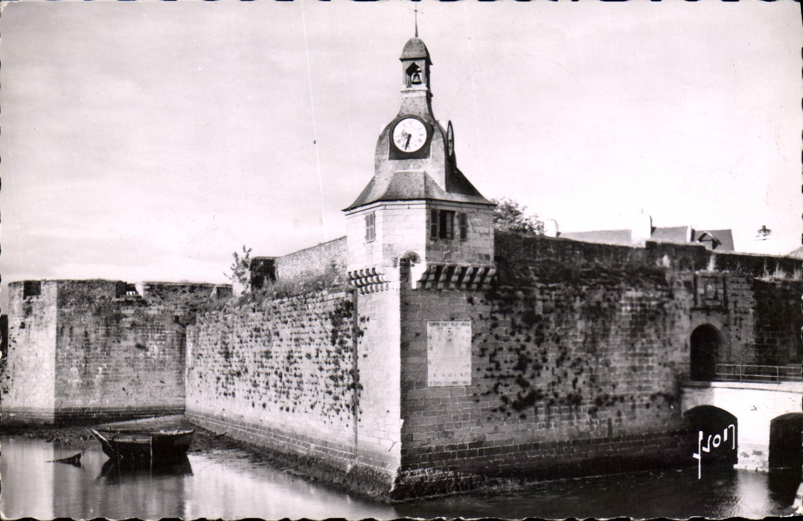 CPA Concarneau Finistere La Ville close le beffroi