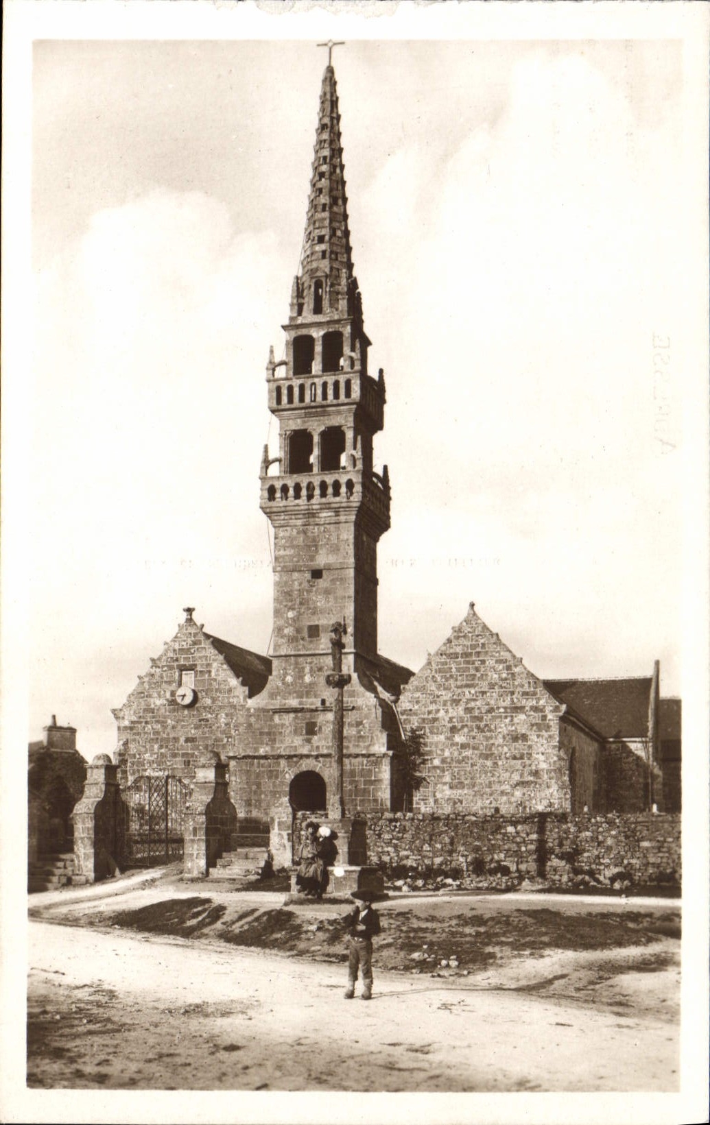 CPA Plouerden Finistere L'Eglise 