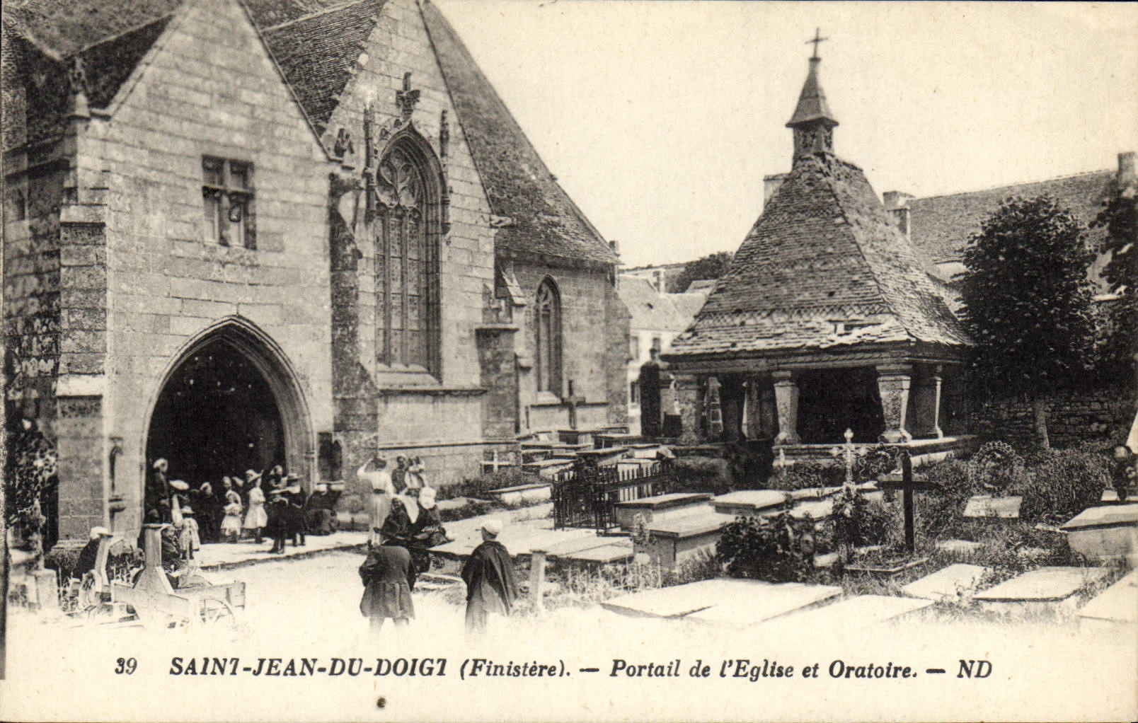 CPA St Jean du Doigt Finistere Portail de l'Eglise et Oratoire 
