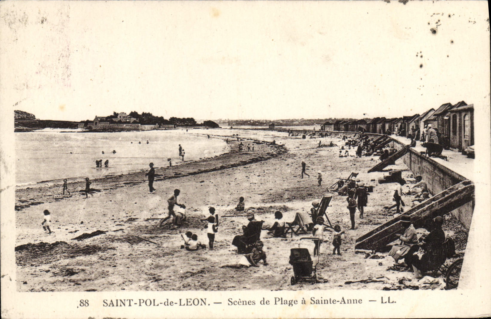 Saint-Pol-de-Léon — Scènes de Plage à Sainte-Anne — LL. n°88