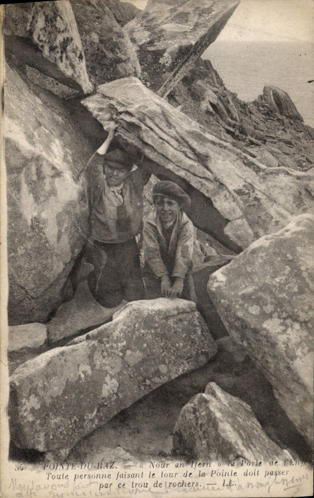 CPA Pointe du Raz porte de l'enfer