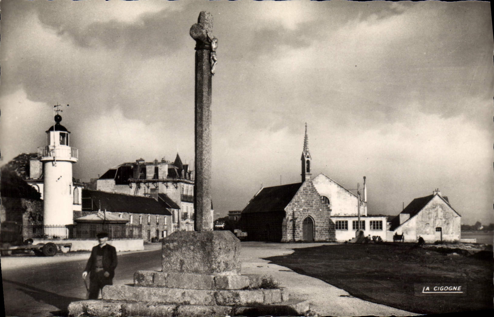 CPA Concarneau Finistere Place de la Croix 