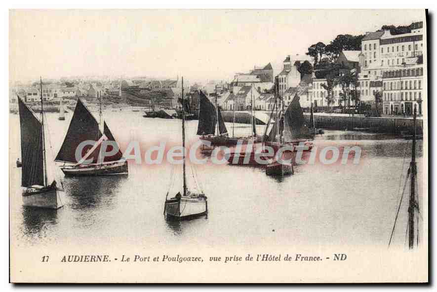 CPA Audierne le port et Poulgoazec vue prise de l'hotel de France 