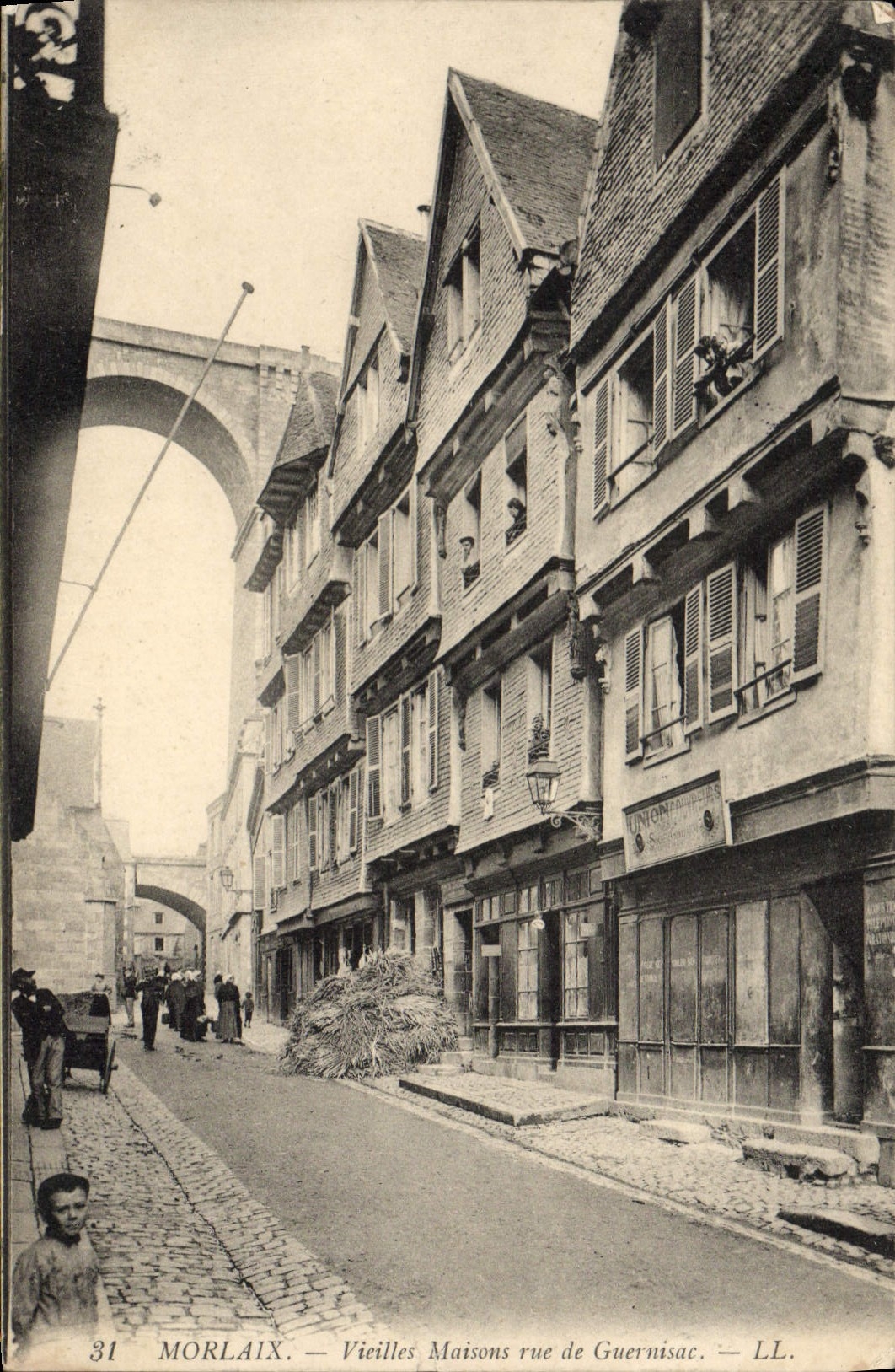 CPA Morlaix Vieilles maisons rue de Guernisac 