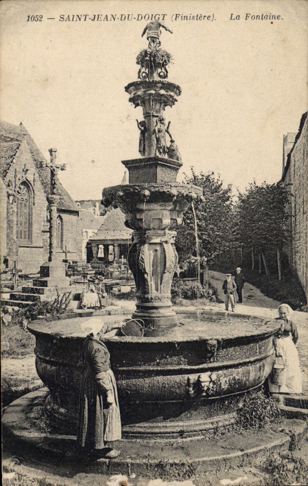Saint-Jean-du-Doigt (Finistère) — La Fontaine — Editore : 1052