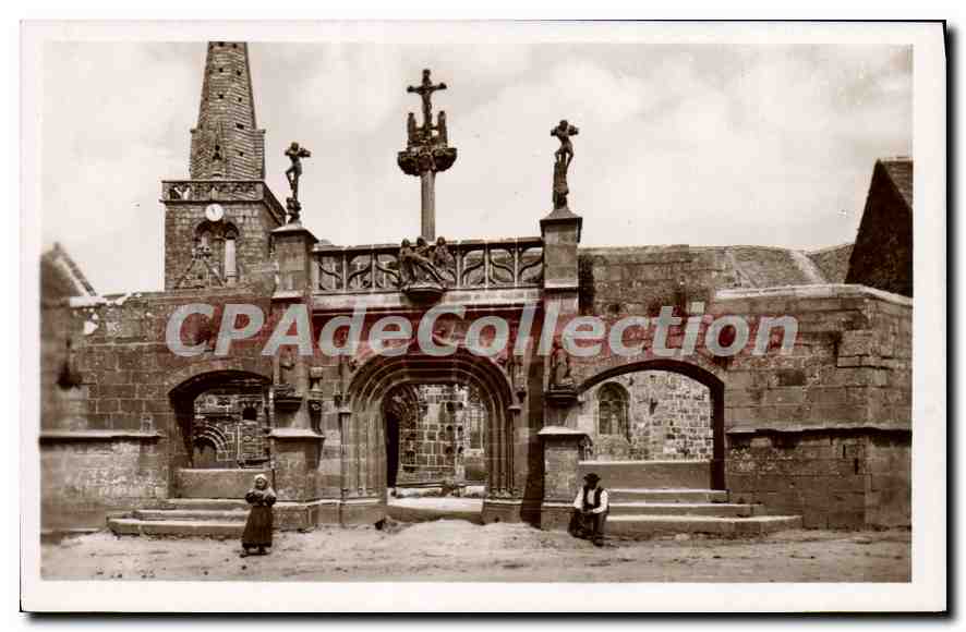 CPA La Martyre Arc de Triomphe XV siecle 
