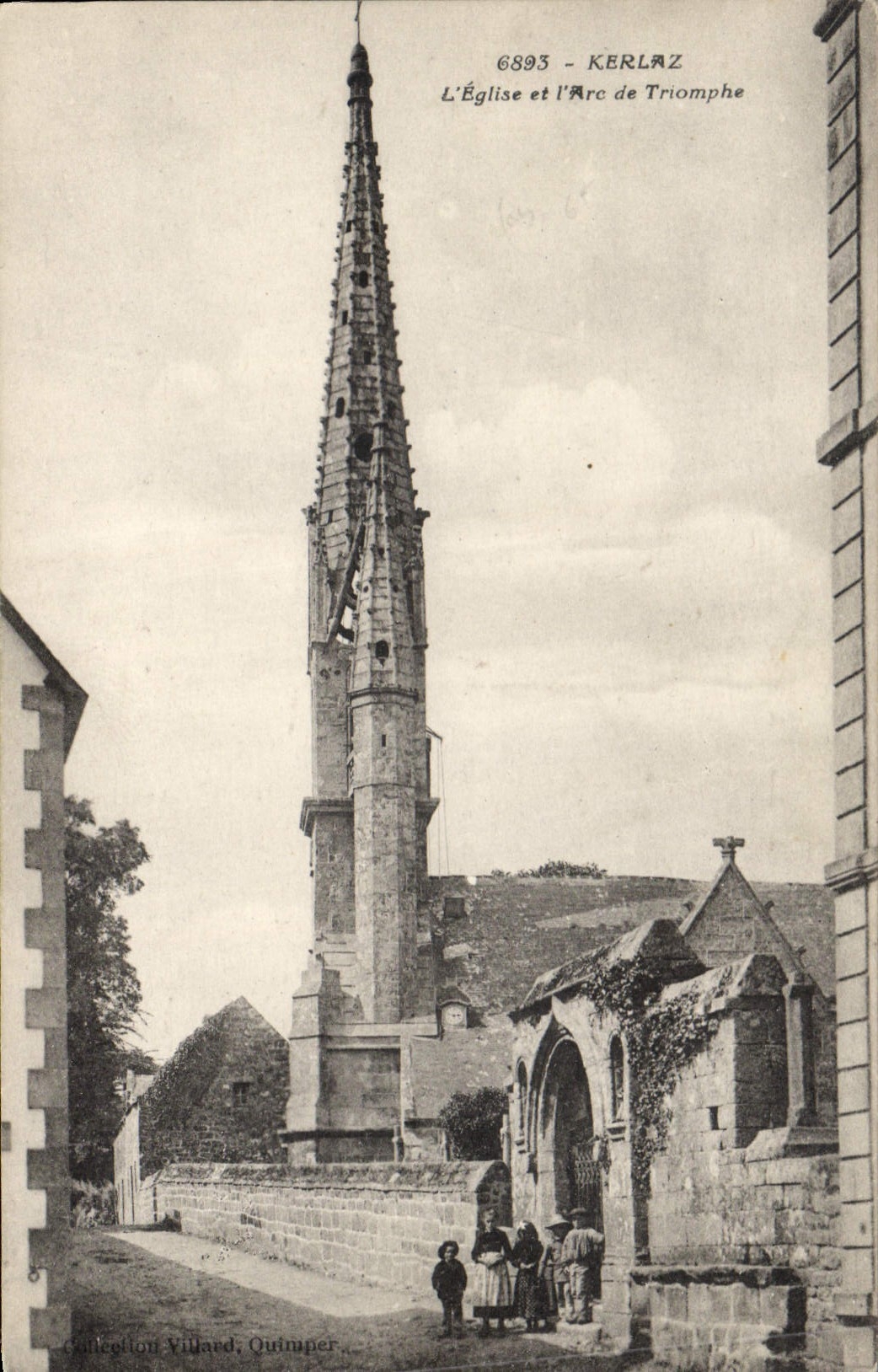 CPA Kerlaz l'eglise et l'Arc de Triomphe 