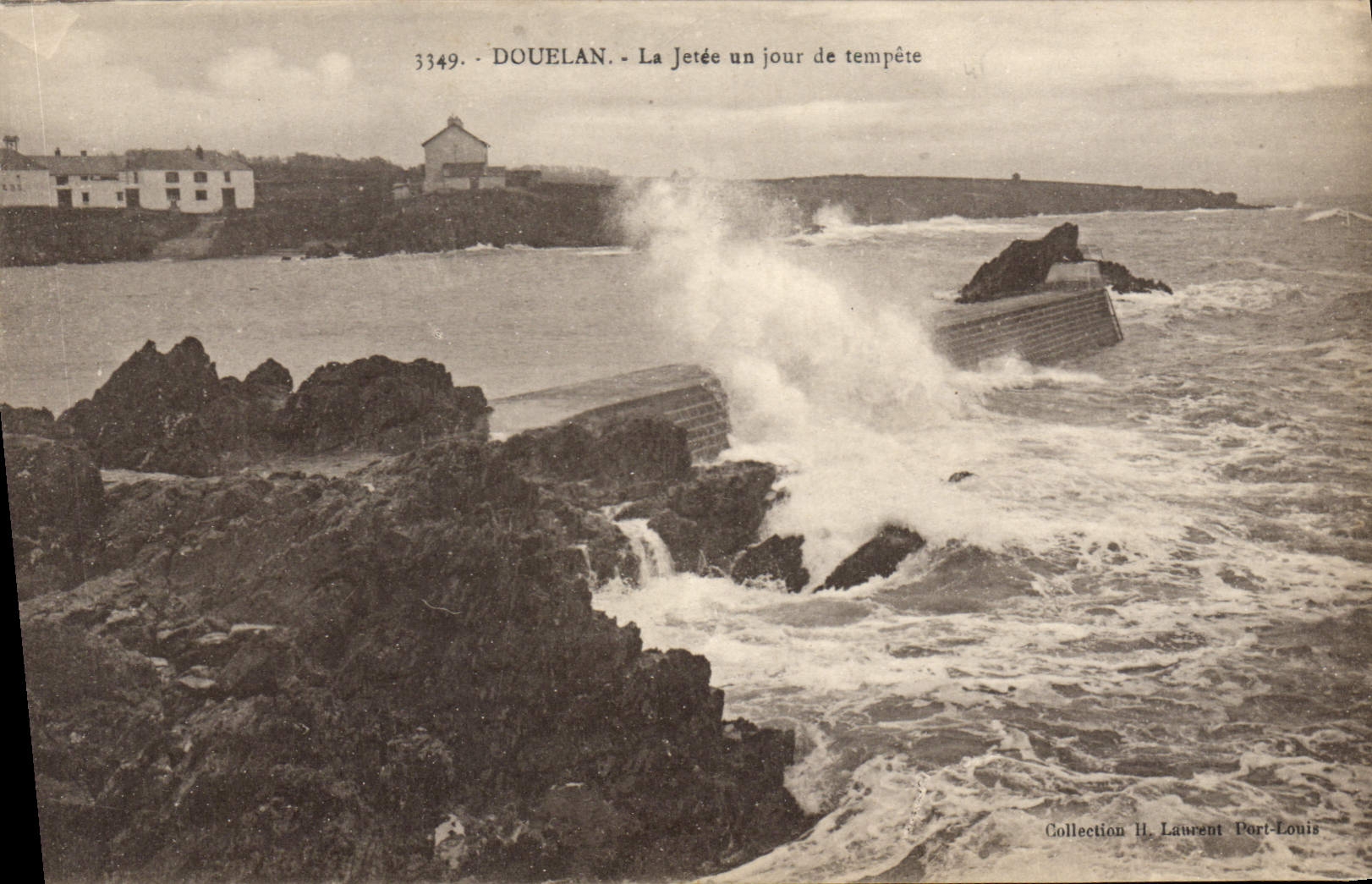 CPA Douelan la Jetee un jour de Tempete 