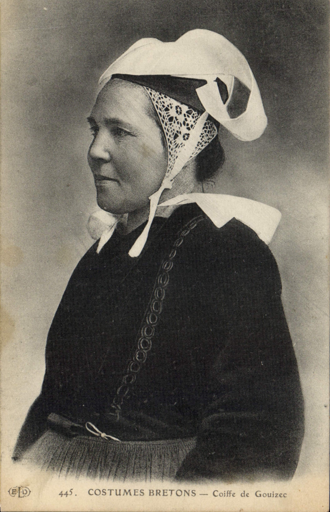 CPA Costumes Bretons Coiffe de Gouizec 