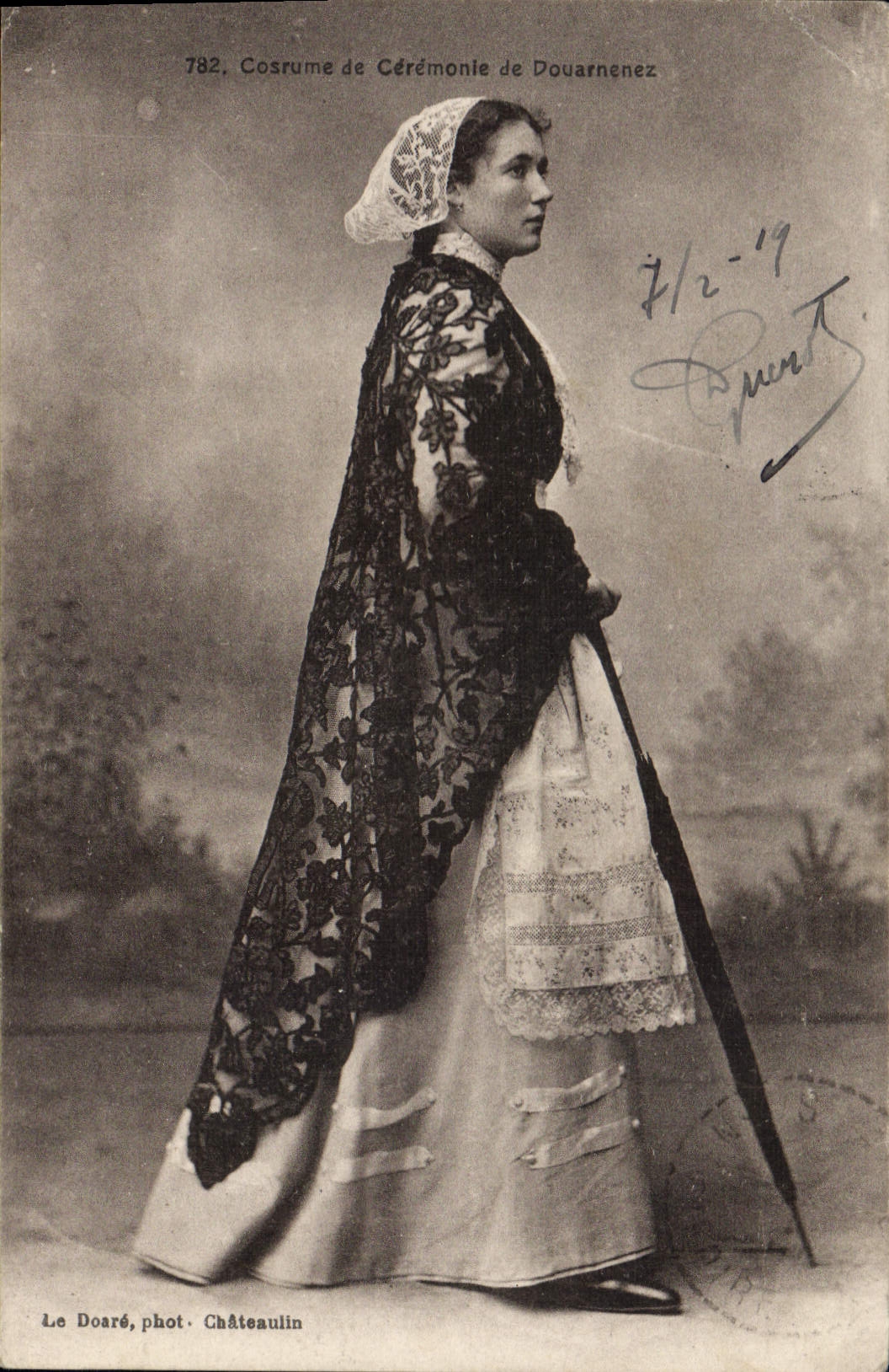 CPA Costume de Ceremonie de Douarnenez 
