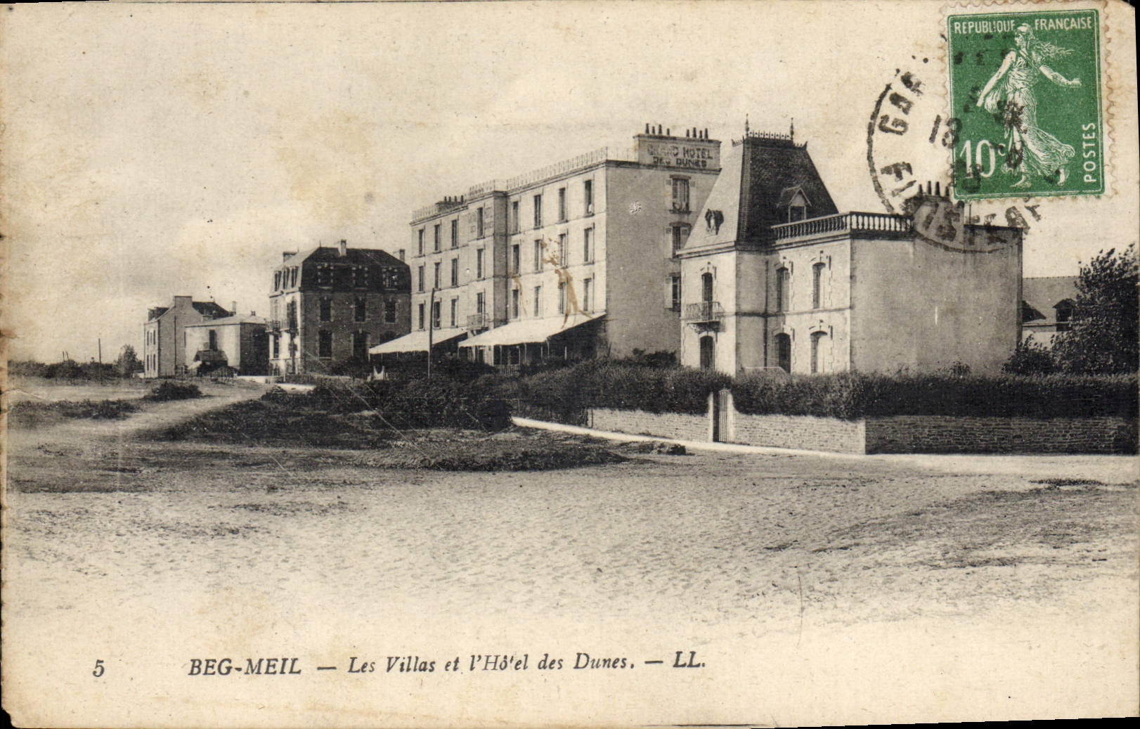 CPA Beg Meil les Villas et l'hotel des Dunes 