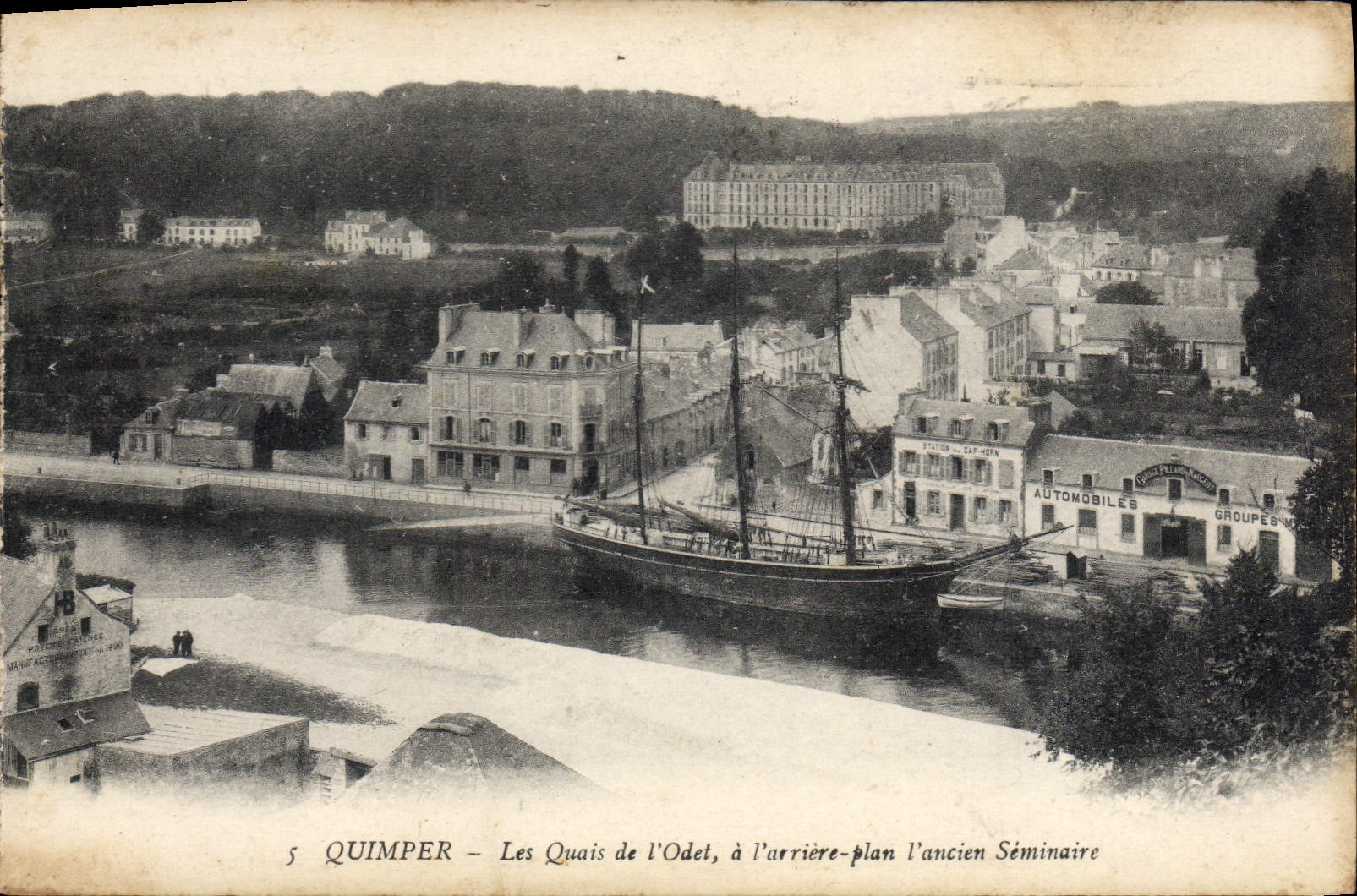 CPA Quimper le Quais de l'Odet à l'arriere plan l'ancien Seminaire 