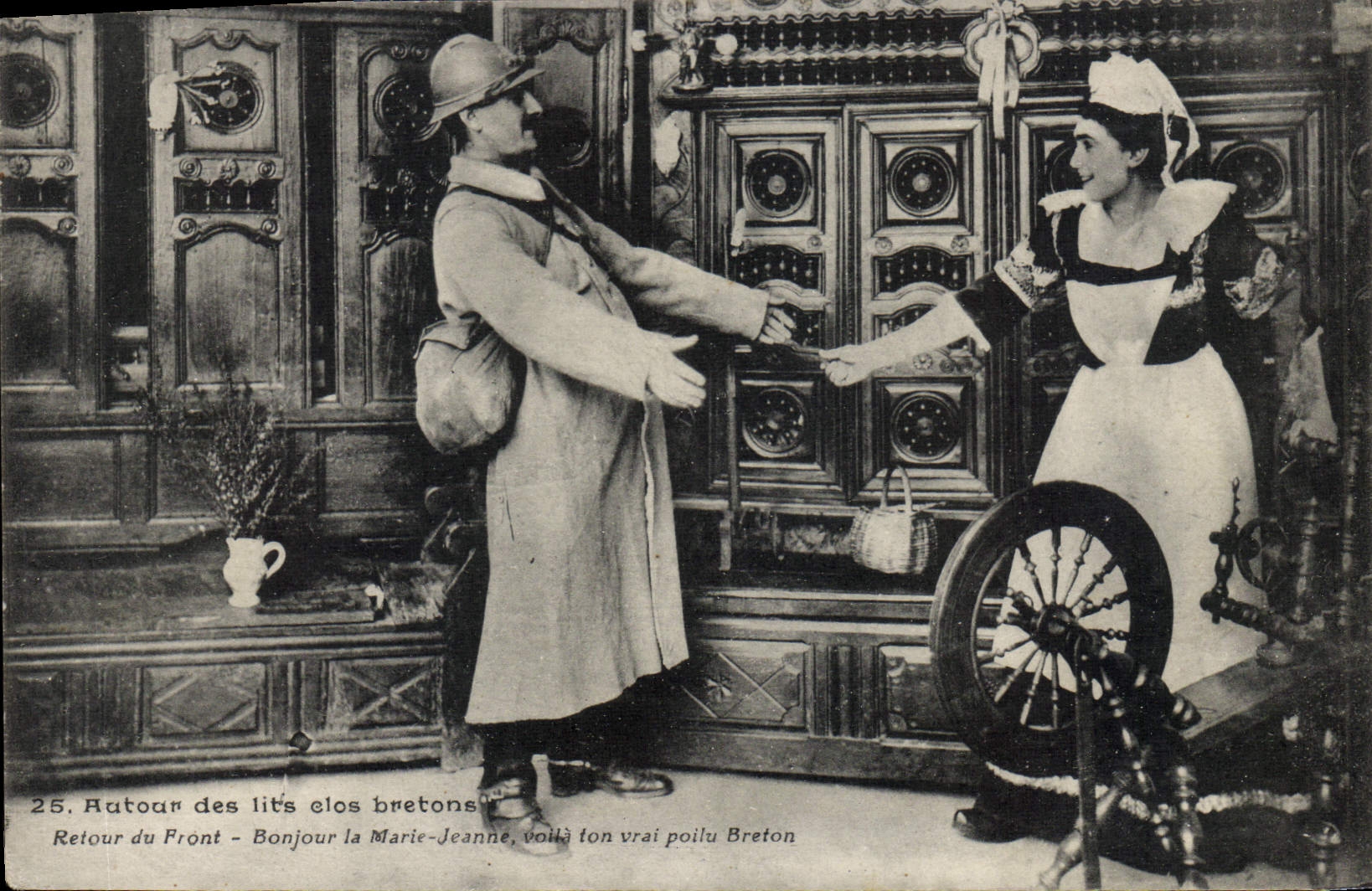CPA Autour des Lits Clos Bretons retour du Front Bonjour la Marie Jeanne voila ton vrai Poilu breton
