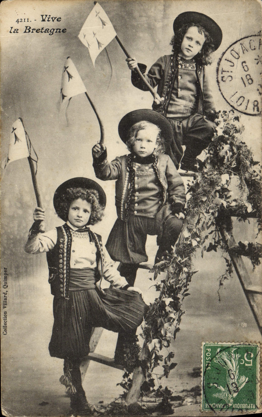 CPA Vive la Bretagne enfants