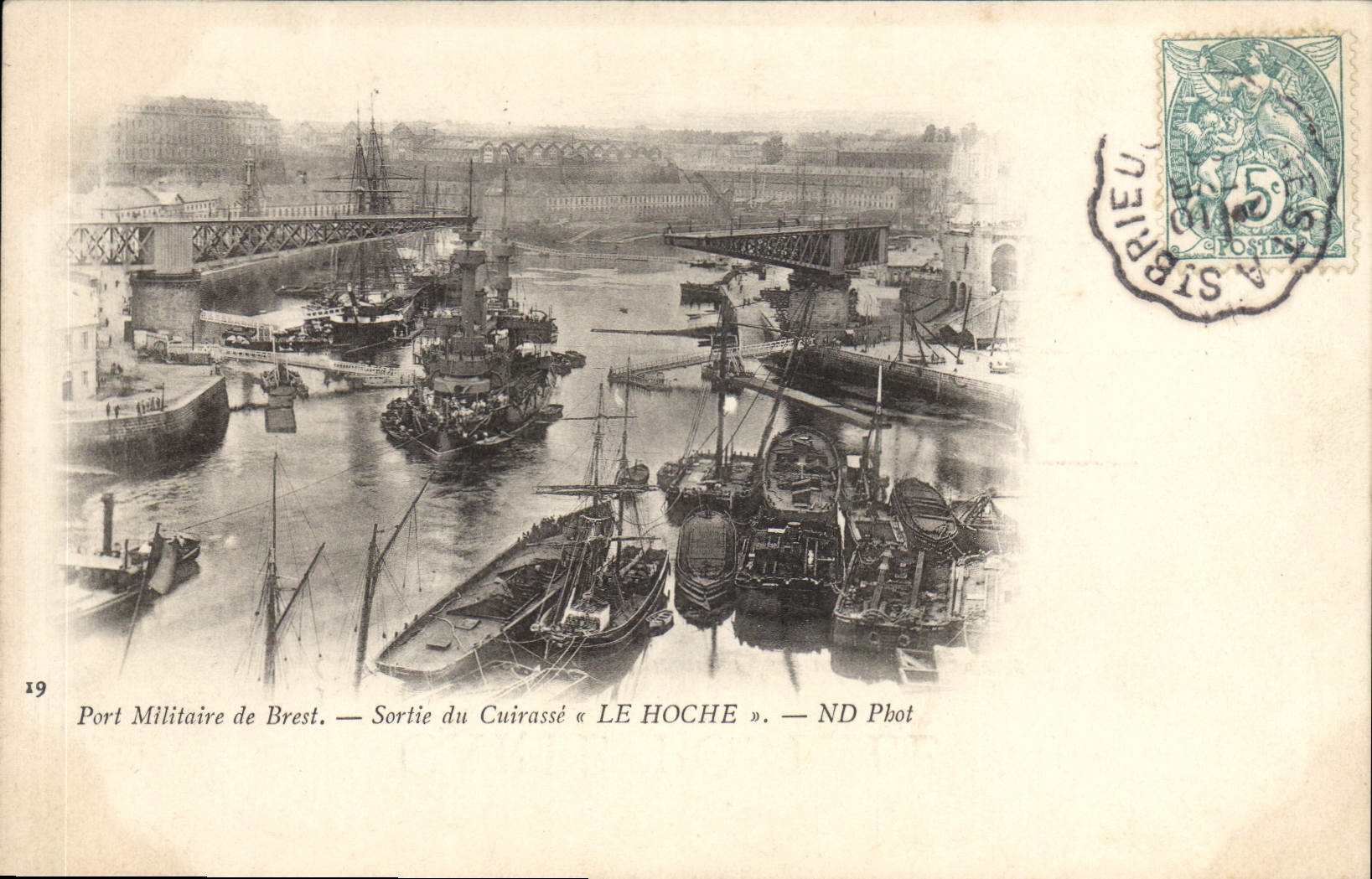 CPA Port Militaire de Brest Sortie du Cuirassé le Hoche 