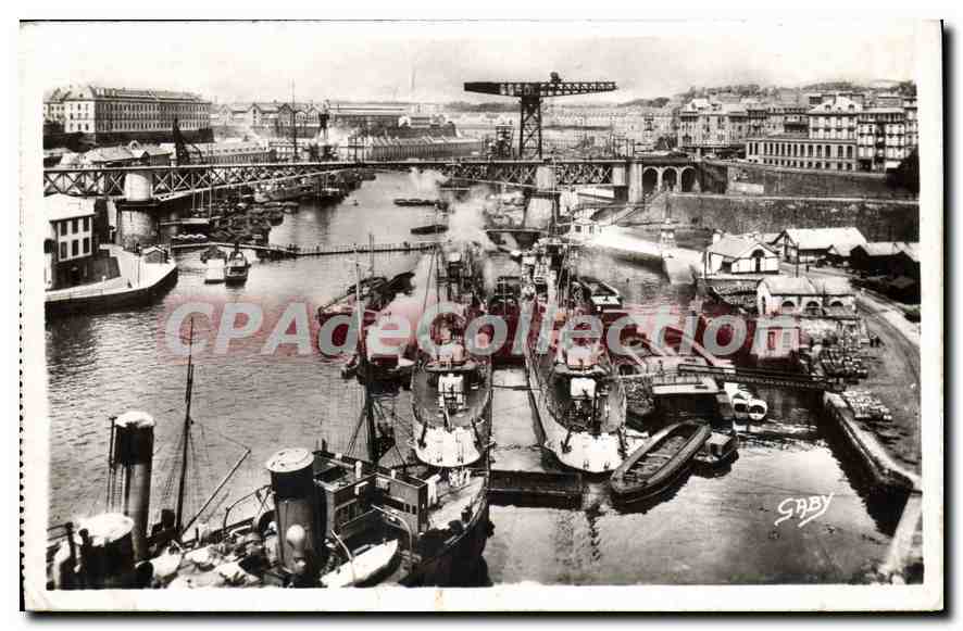 CPA Brest le port de Guerre et le pont National 