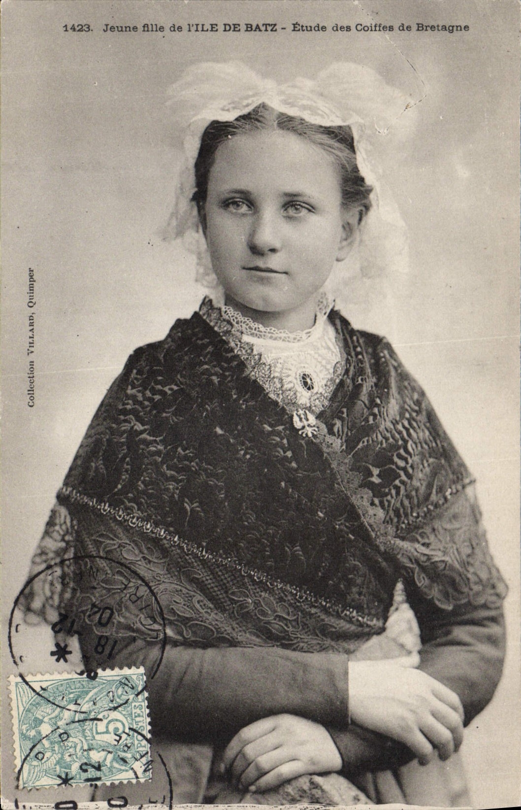 CPA Jeune fille de l'Ile de Batz etude des Coiffes de Bretagne 