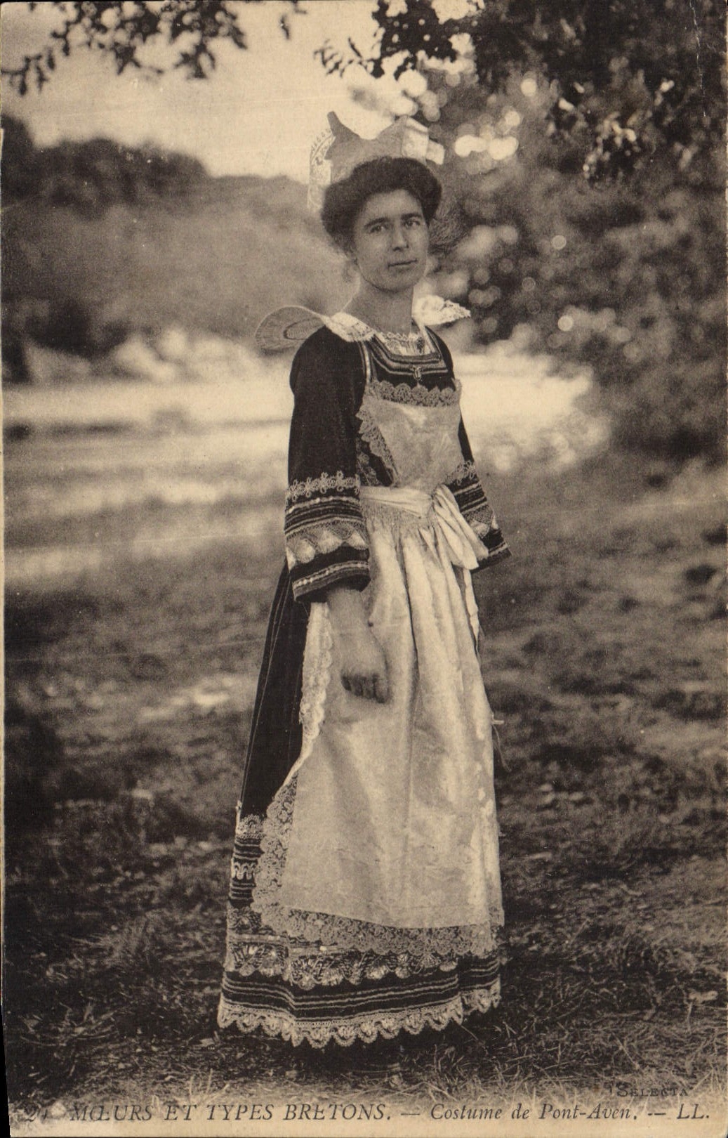 CPA Mceurs et Types Bretons costume de Pont Aven 