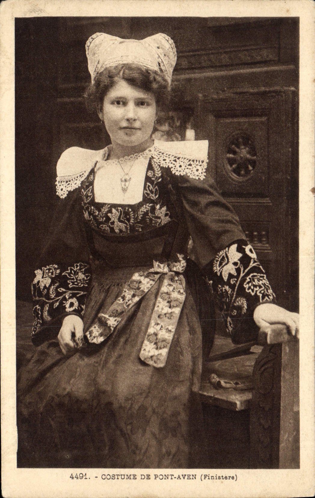 CPA Costume de Pont Aven Finistere 