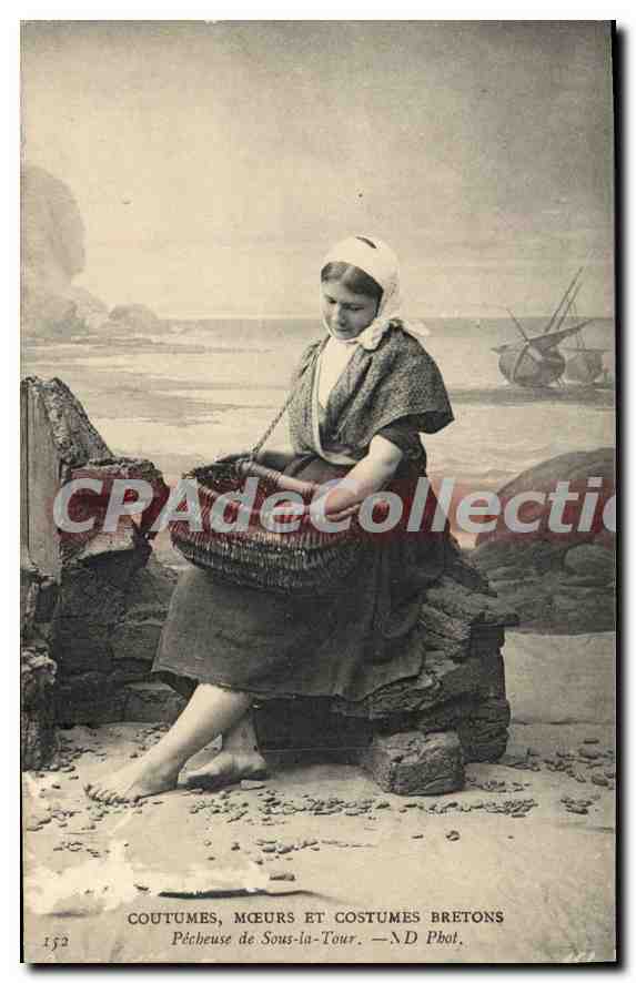 CPA Coutumes Mceurs et Costumes Bretons Pecheuse de Sous la Tour 