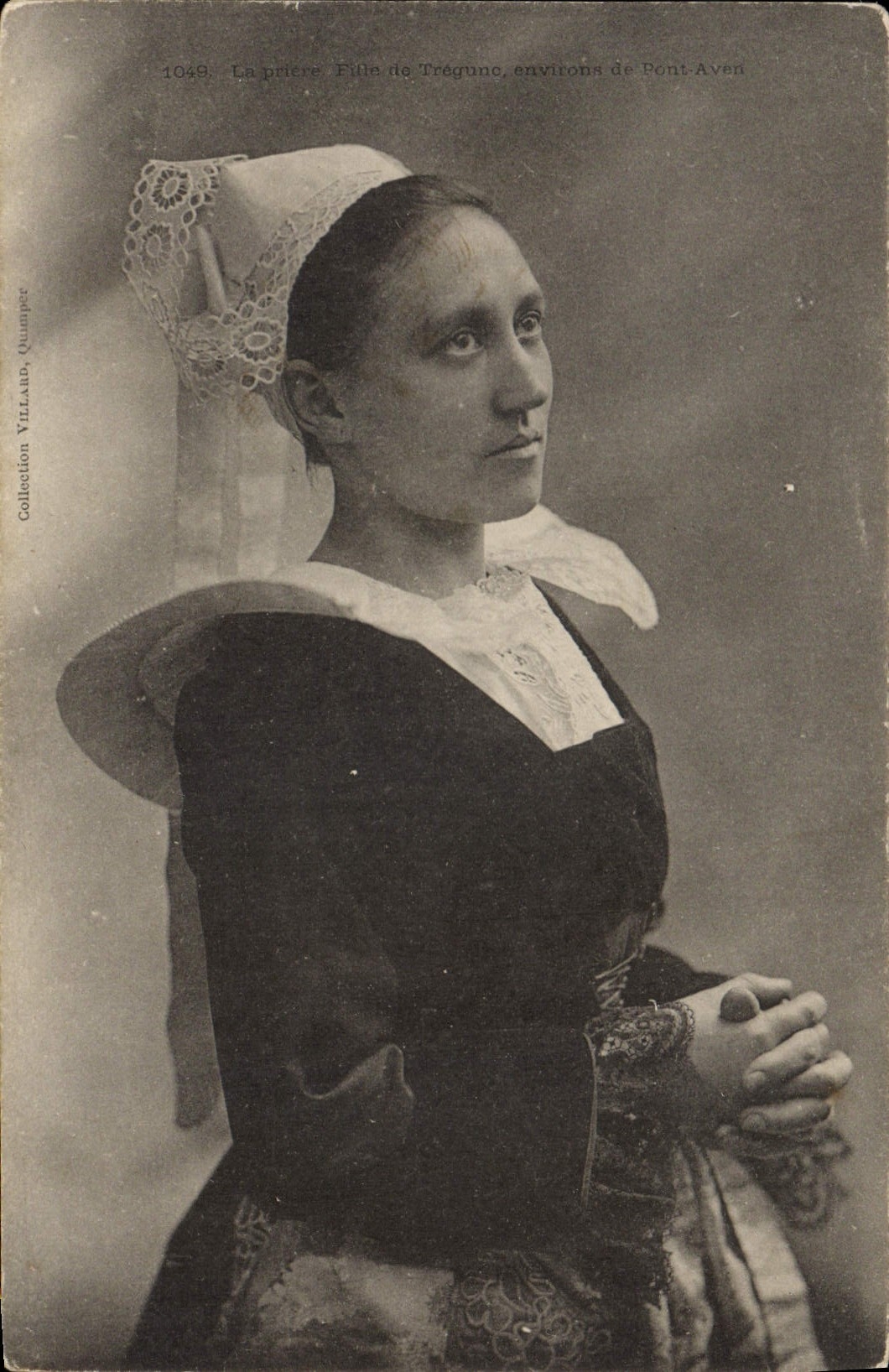 CPA la prière fille de Tregunc environs de Pont Aven