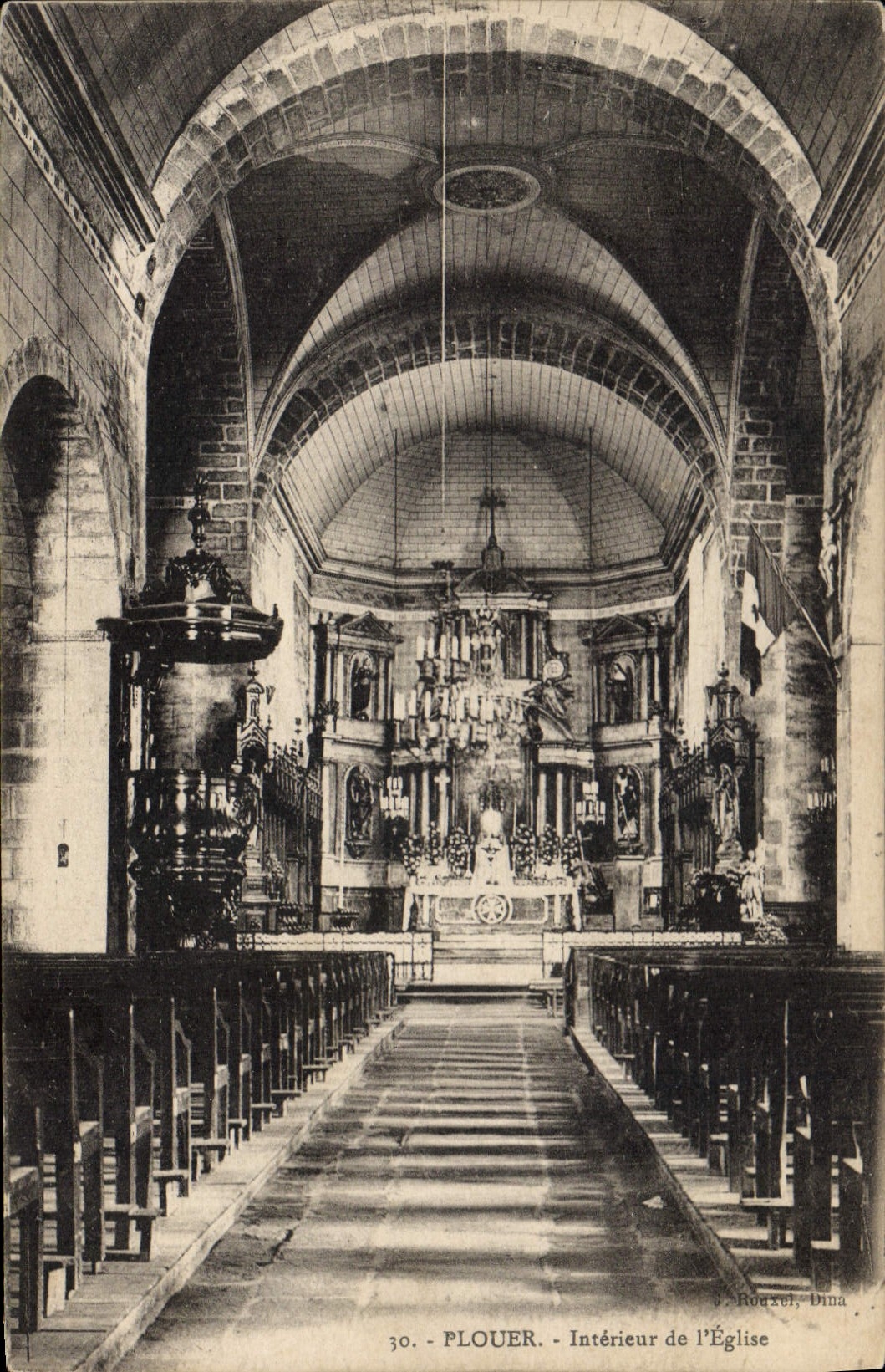 CPA Plouer interieur de l'eglise 