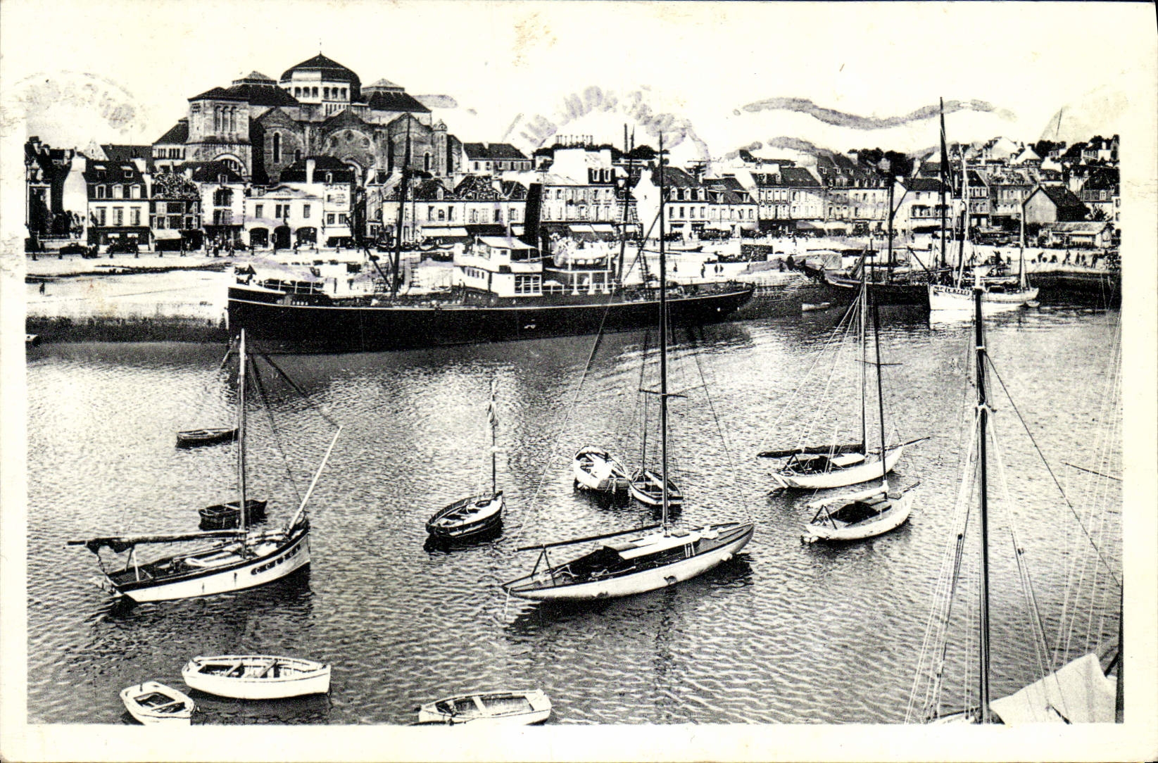 CPA Concarneau vue generale sur les Quais 